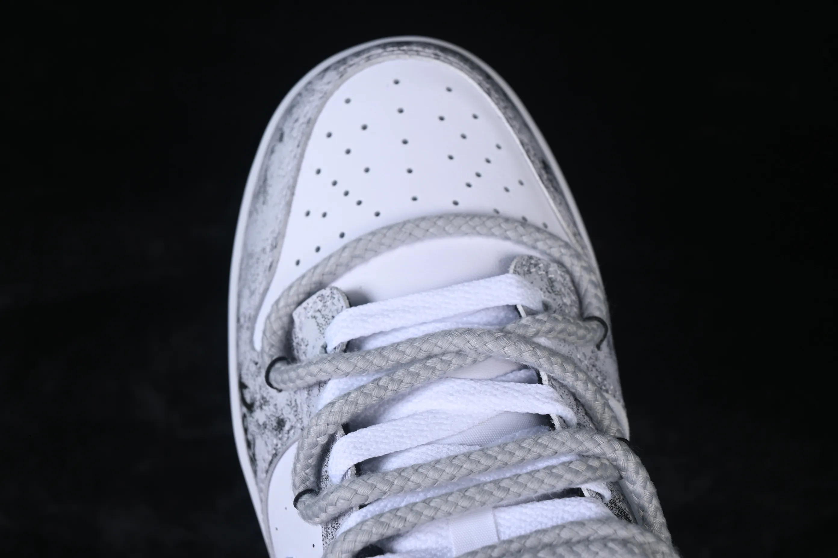 All categories Nk SB Dunk Series Nk SB Dunk Low High-end customized low-top sneakers Nike SB Dunk Low straps Anniversary high-end customized low-top casual sneakers DD1391-100